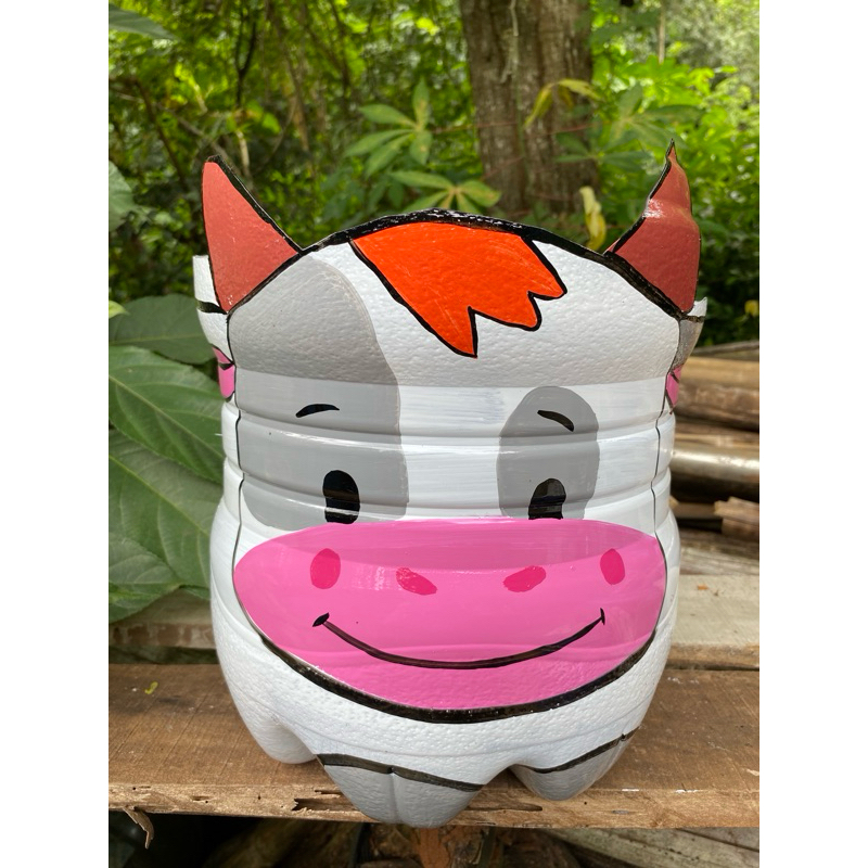 Prakarya Pot dari Galon le minerale 15Lt Karakter sapi