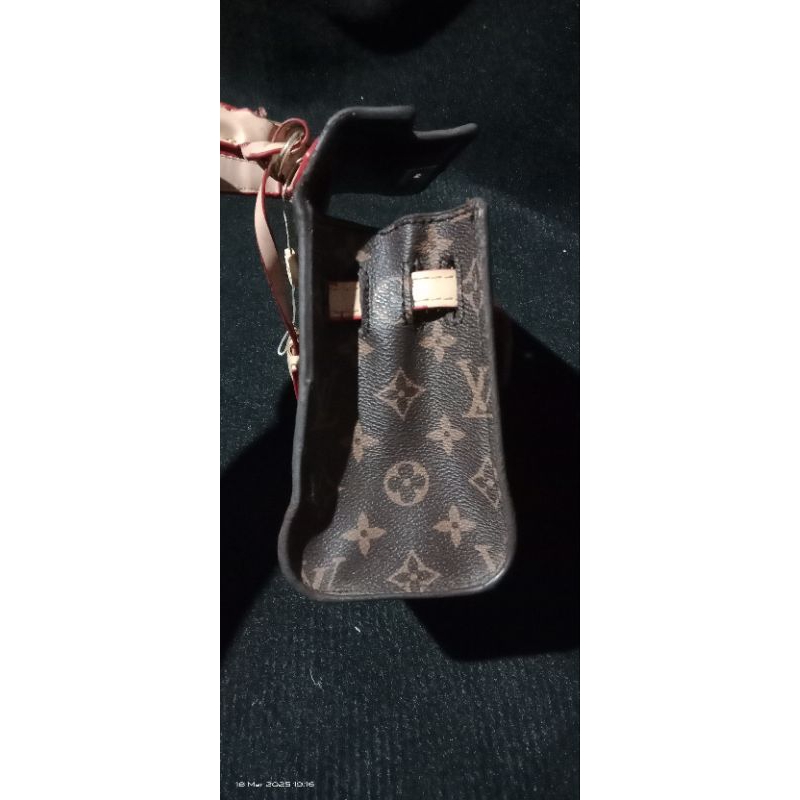 tas slempang LV