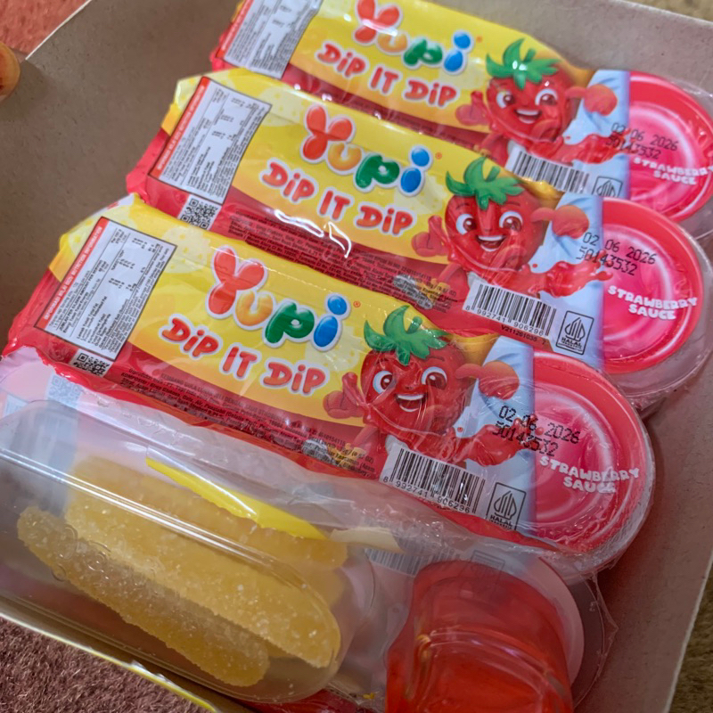 

YUPI DIP IT DIP PERMEN KENYAL BENTUK KENTANG