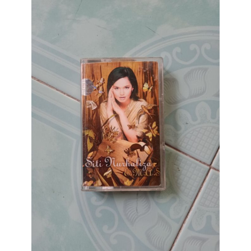 Kaset Siti Nurhaliza emas