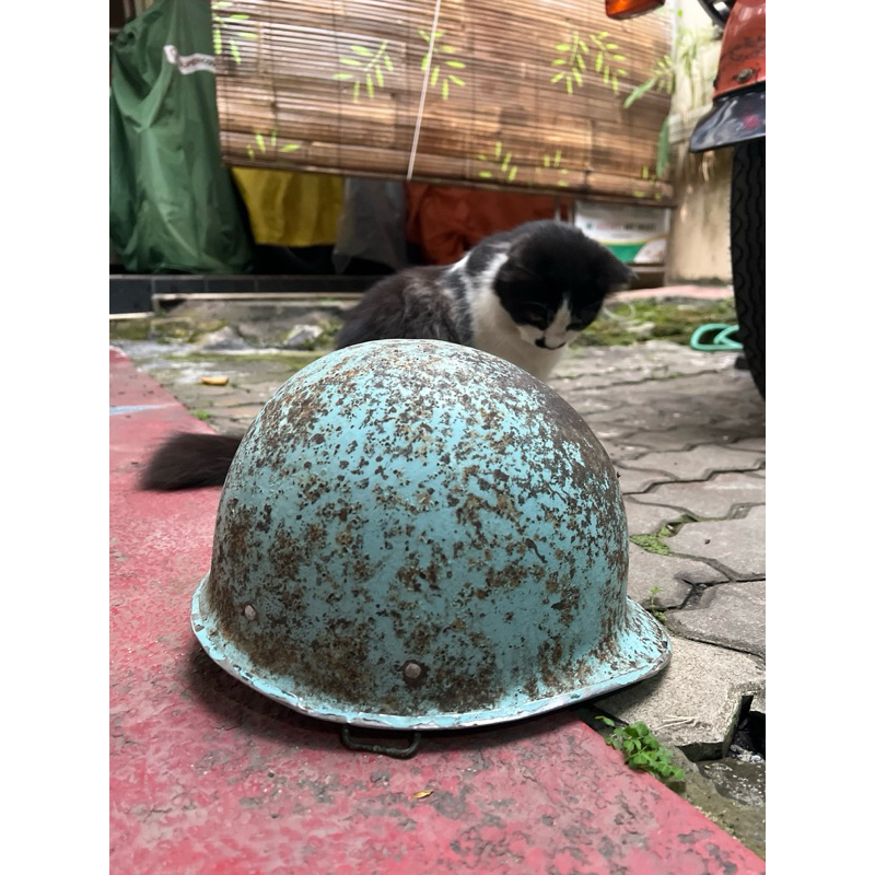 Helm Tentara Bahan Baja Jadul