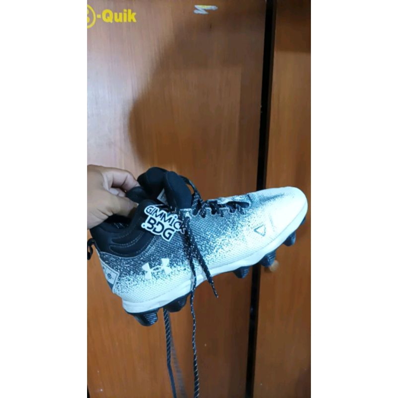 sepatu baseball under armour