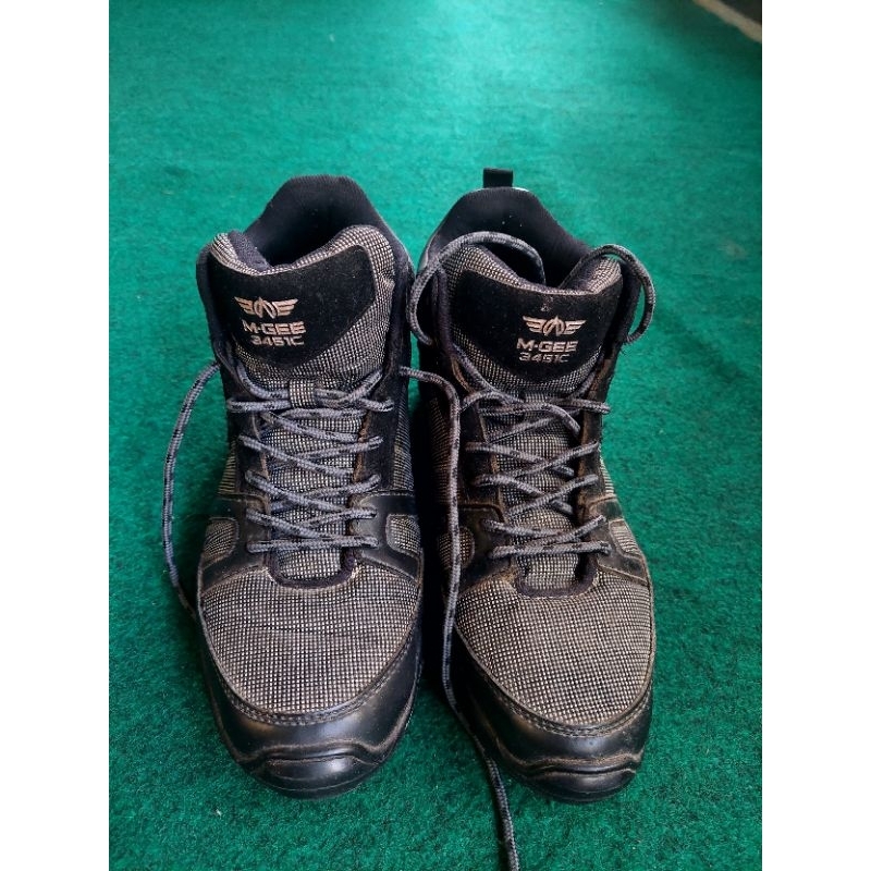 sepatu hiking preloved branded matahari MGEE