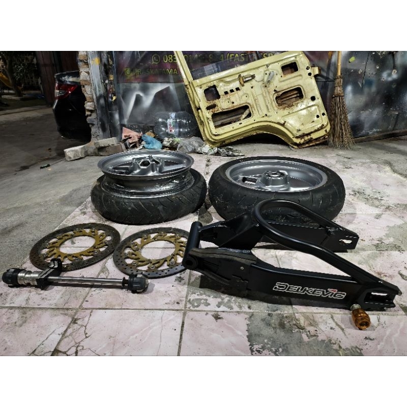Velg Tapak lebar gambot delkevic depan double disk 3,5in belakang 5,5in Ban 120/70 r7 190/55 r17 Cak