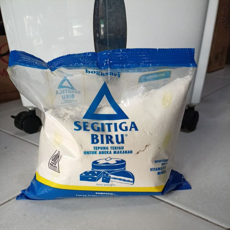 

Tepung Terigu Segitiga Biru - 500 Gram