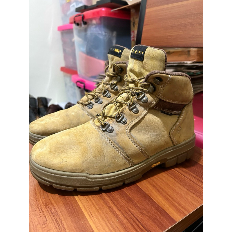 preloved sepatu wolverine barkley waterproof