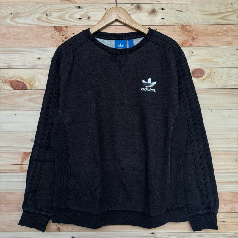Crewneck Hoodie Adidas Europa Essentials Originals - Second Very Good Condition Untuk Pria & Wanita