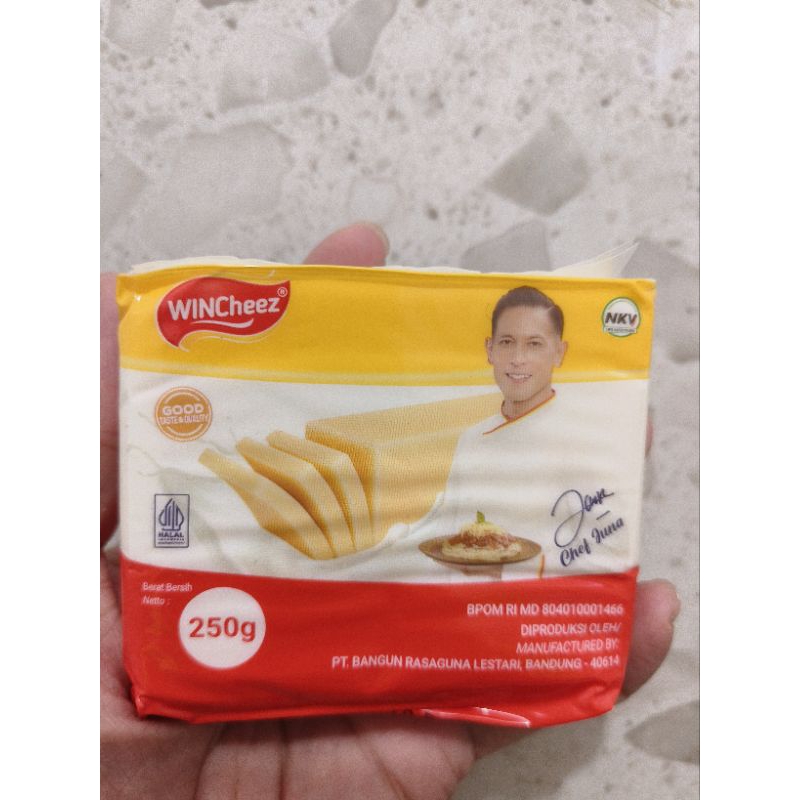 

Keju Cheddar Olahan Wincheez Kemasan 250 Gram