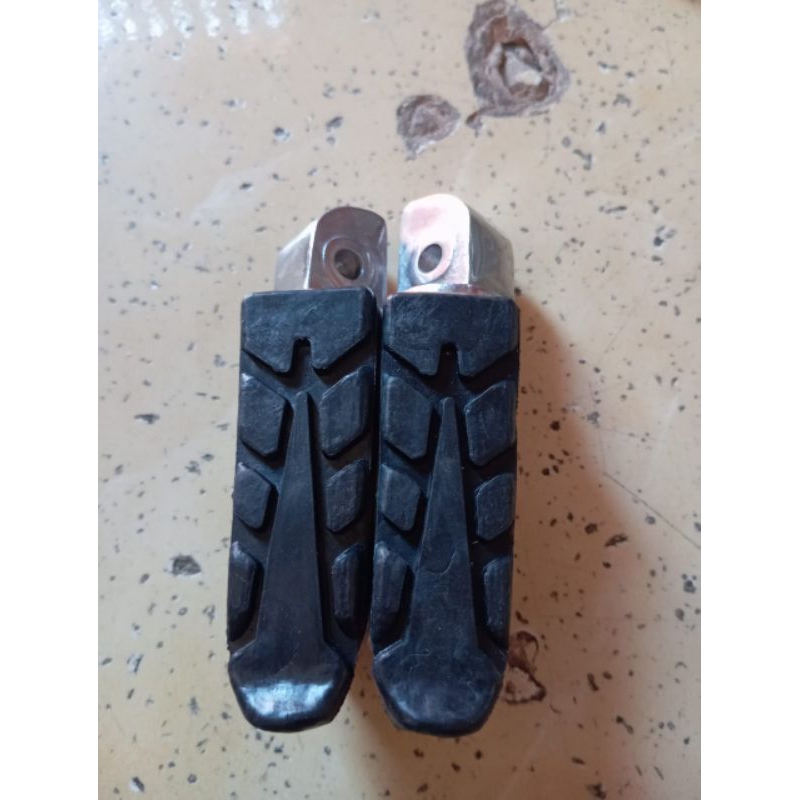 FOOTSTEP STEP PIJAKAN KAKI DEPAN MOTOR CB 150R CBR 150 WARNA SILVER POLES