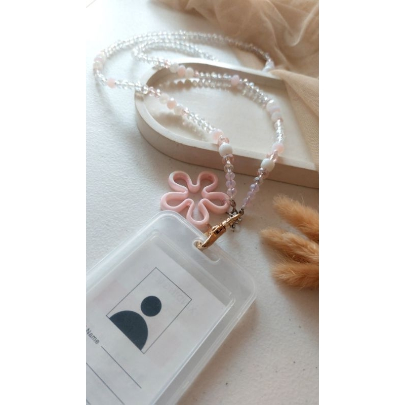 

lanyard kristal putih
