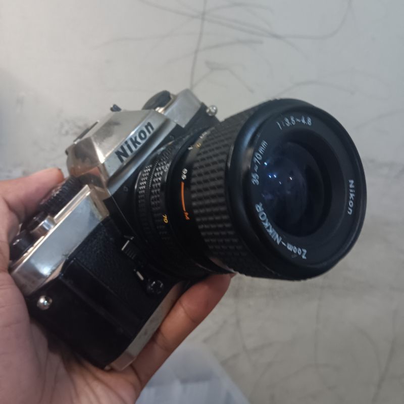 Kamera analog Nikon FM10 + Lensa nikon zoom-nikkor 35-70mm