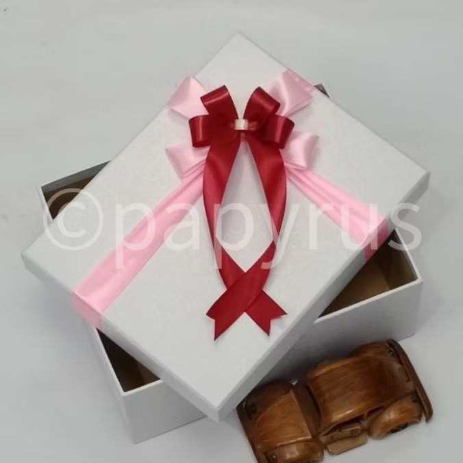 

PAPYRUS 17,5x22,5 Tinggi 10cm Kotak Kado Gift Box Hadiah V2