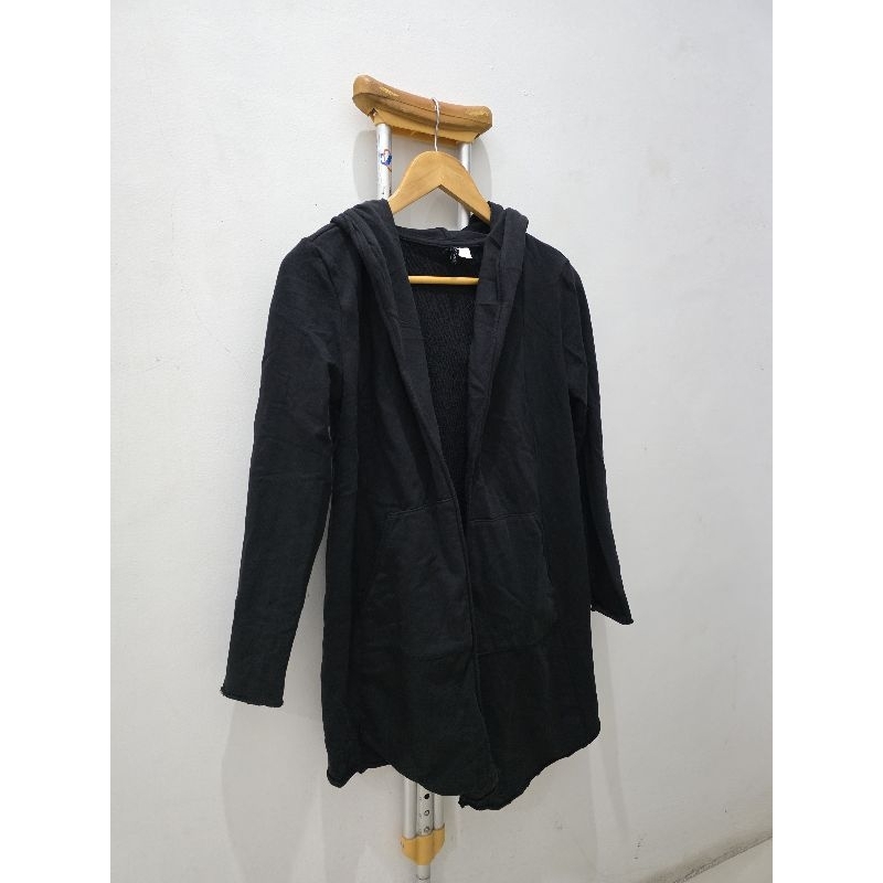H&M Divided Black Cardigan Hoodie. Rare Item. special Occasion. 100% original. Size S. baju lengan p