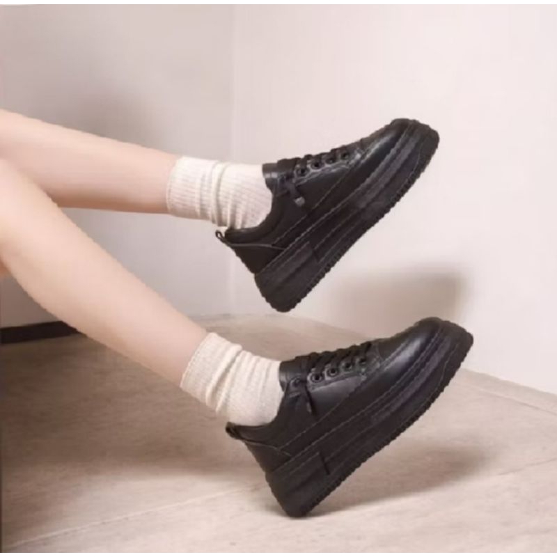 sepatu sekolah hitam wanita polos Korean terbaru kekinian style sepatu sneakers wanita
