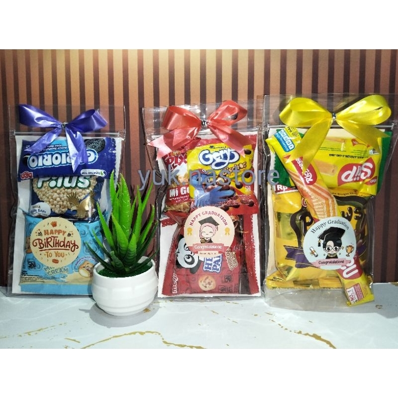 

MINI GIFT SNACK/ Hampers mini murah/ hampers Snack murah / hampers ulang tahun/ hampers graduation