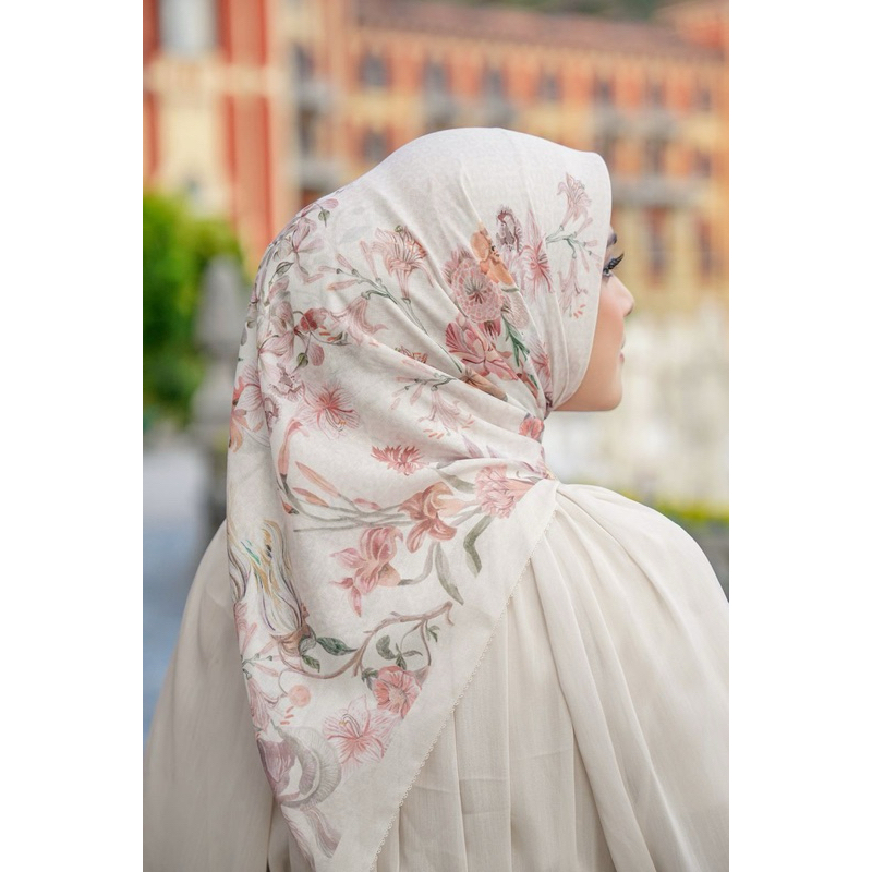 preloved buttonscarves size xl series farra - Lily