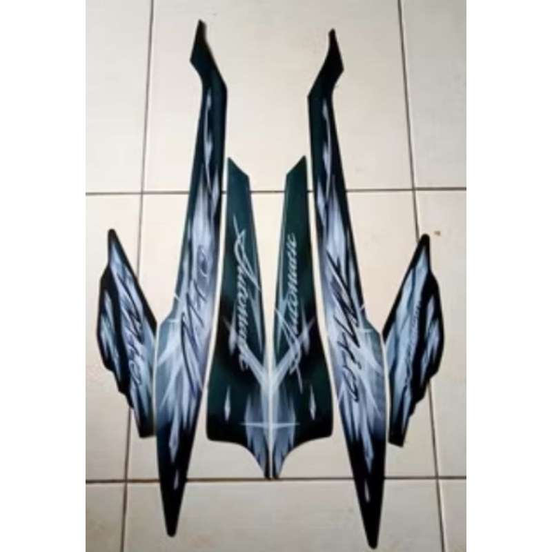 Lis striker striping Yamaha Mio sporty full body mudah di pasang th 2009/2010HITAM