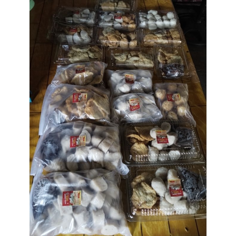 

pempek khas palembang (Lenjer, telur, kulit, adaan)