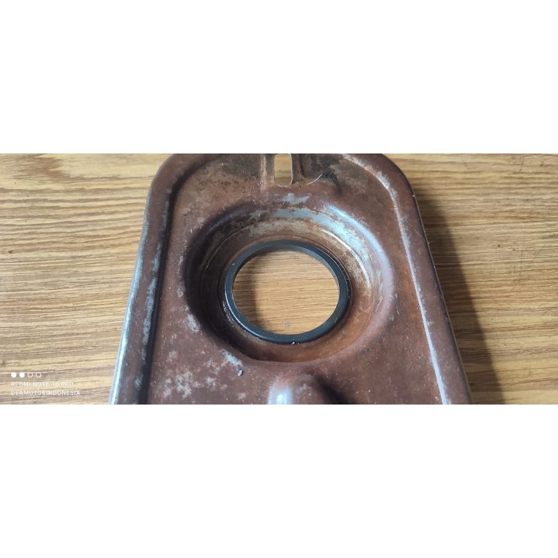 Plat cover botol oli samping Yamaha v80 original/cover botol oli samping Yamaha v80/penutup botol ol