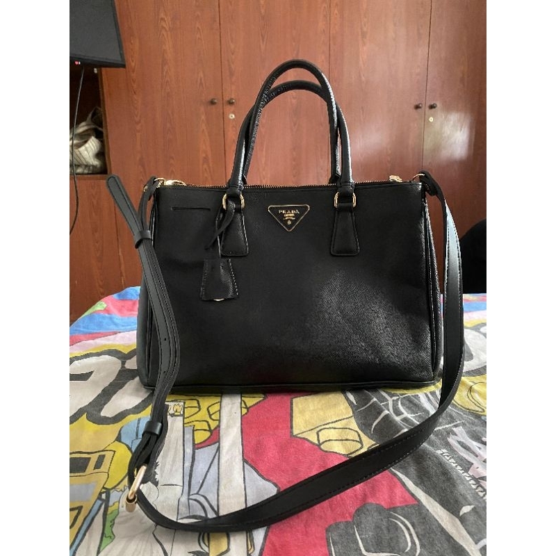 prada sling bag preloved