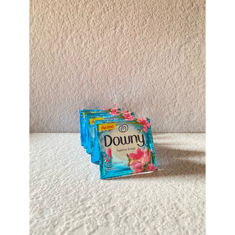 Downy pewangi renceng 500 / 12 sachet