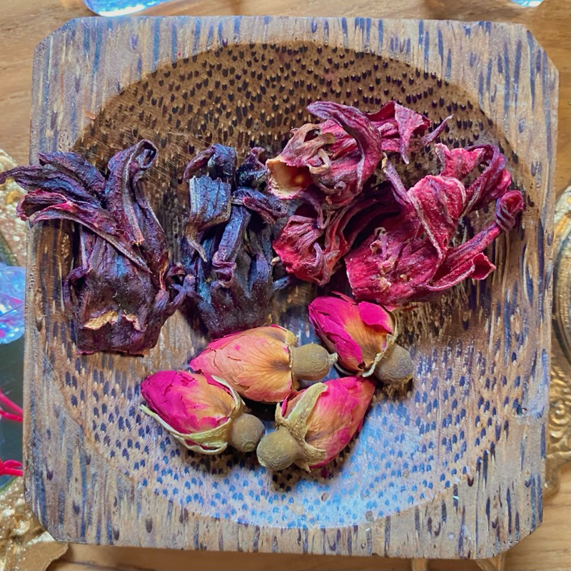 

Pawtionista Rose & Rosella tea blend