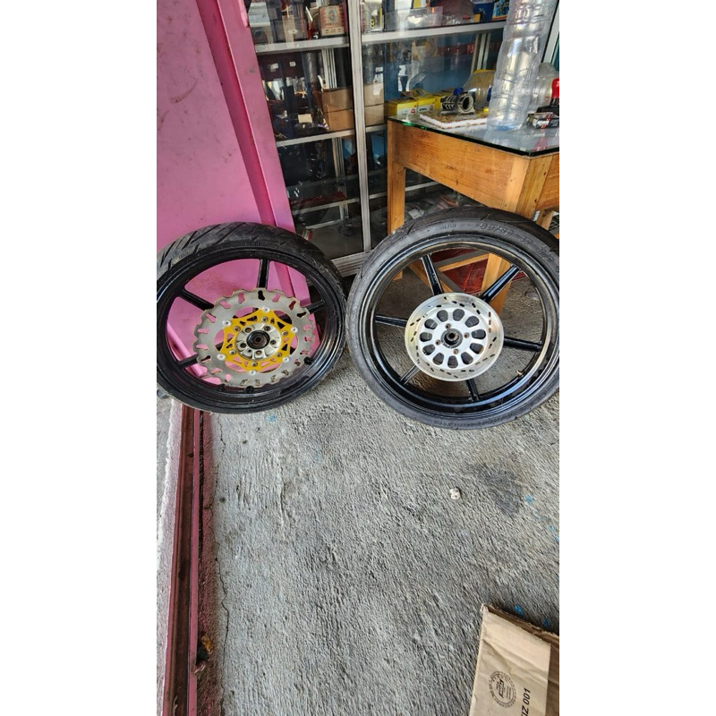 velg v rossi , pnp ninja r/ss( velg saja tanpa ban)