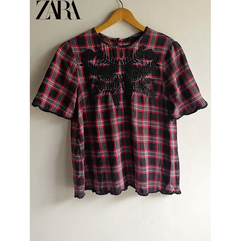 atasan zra kotak merah