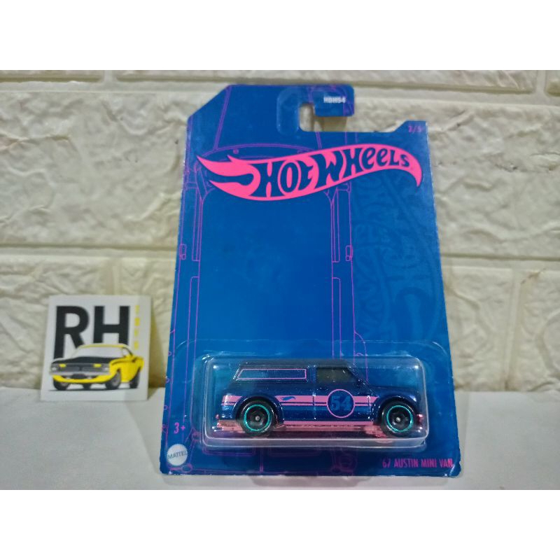 Hot Wheels 67 Austin Mini Van Pearl Chromes Series