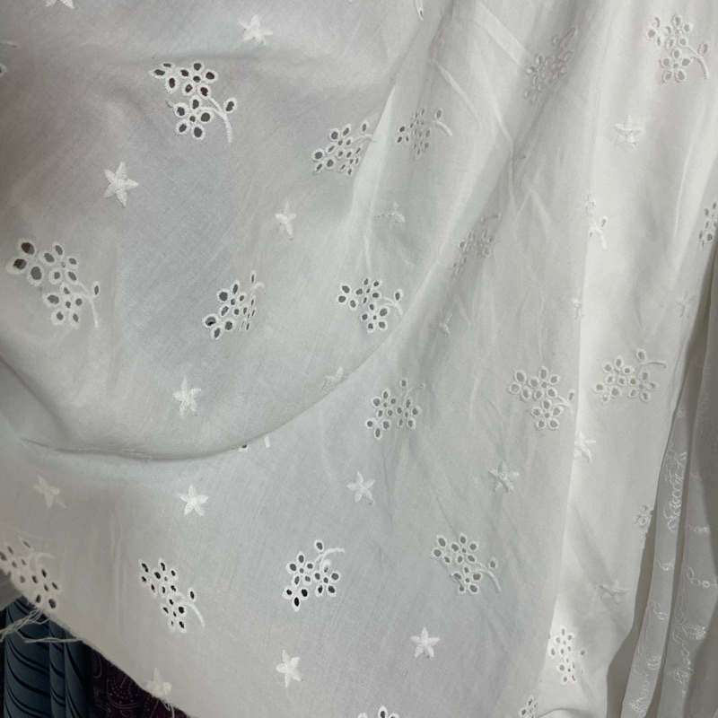 kain katun bordir - kain katun bordir motif bunga premium - kain katun bordir bolong - kain katun em