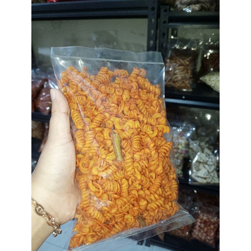 

makaroni spiral / makaroni daun jeruk / makaroni DJ / makaroni pedas / makaroni bantet