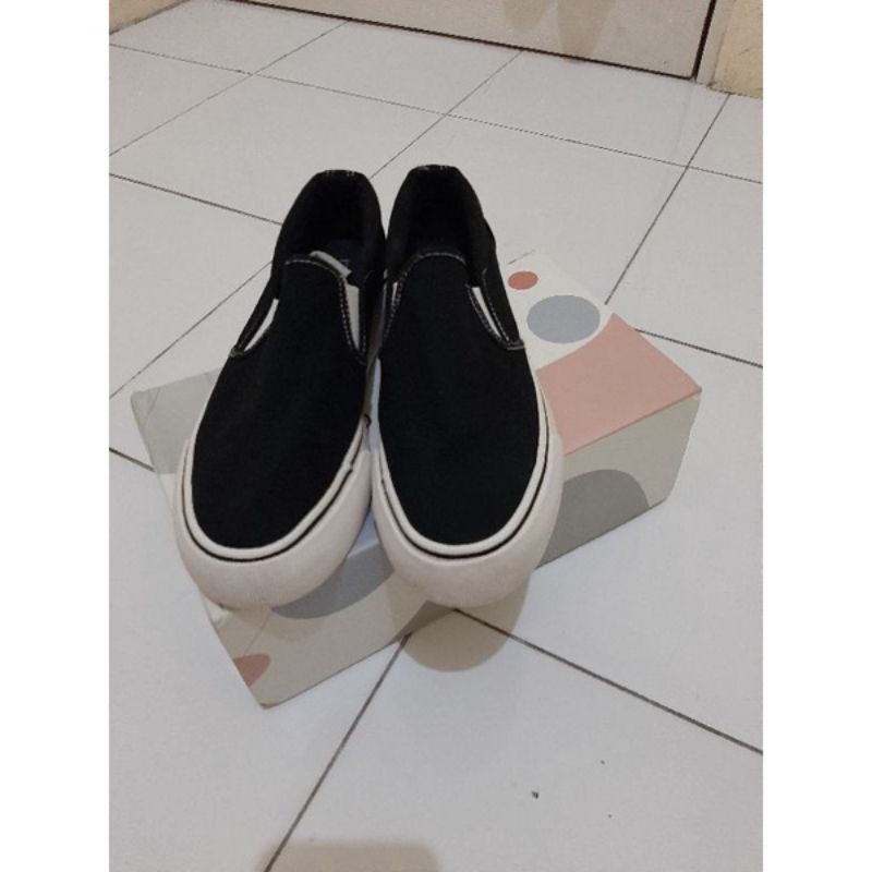 (preloved) slip on rubi
