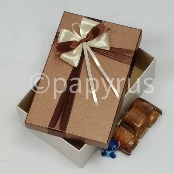 

PAPYRUS Kombinasi 17,5x27,5 Tinggi 10cm Kotak Kado Gift Box V1