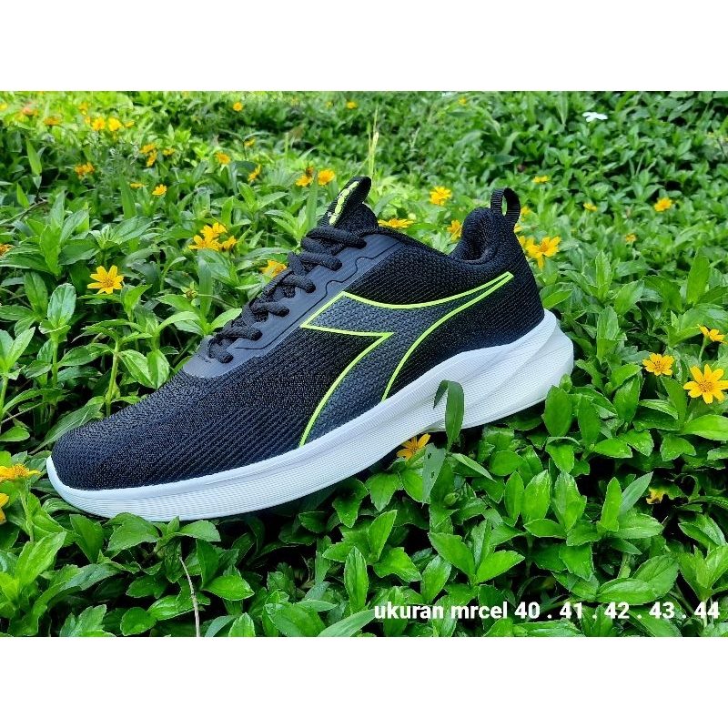 sepatu sport olahraga runing cowok diadora hitam original