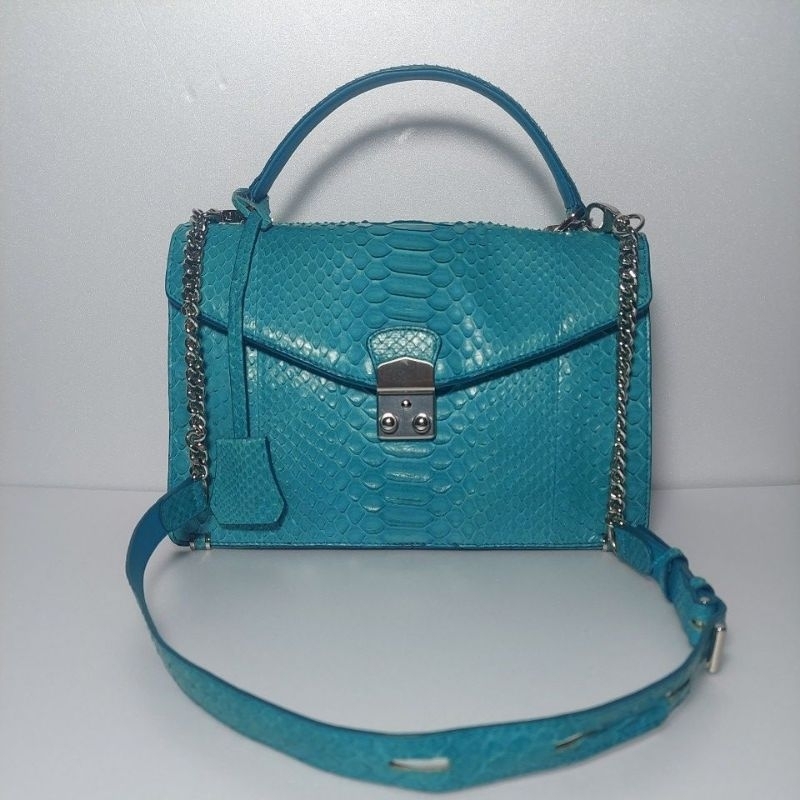 Tas kulit ular tosca
