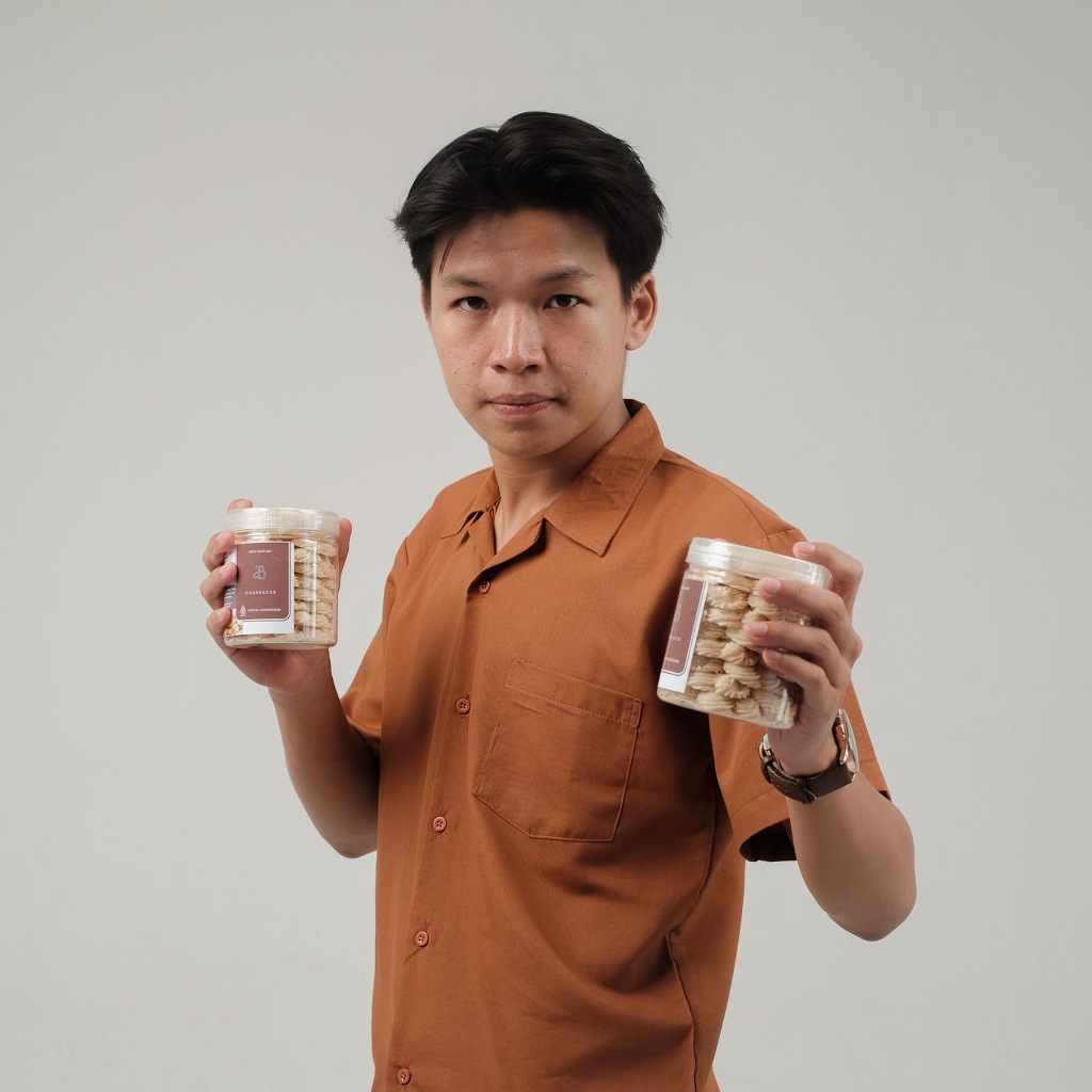 

GR Beli 1 Gratis 1 Kue Sagu Keju Lumer by Biba Snacks Ukuran Toples 600 ML