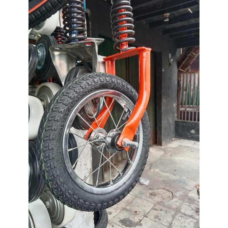 roda belakang gerobak atau gletrek ban hidup