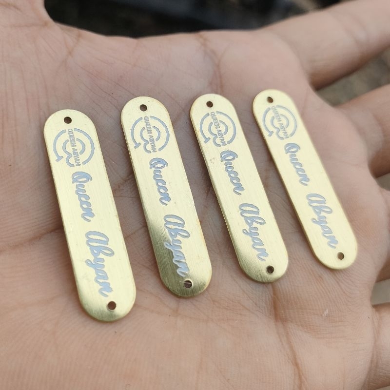 

costum label plat hijab besi