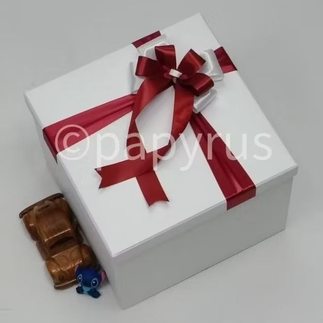 

PAPYRUS 25x25 Tinggi 20cm Kotak Kado Gift Box V2