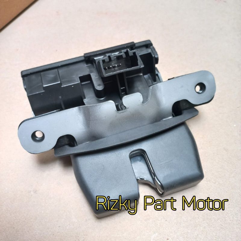 Door Latch Lock Bagasi Ford Fiesta / Focus