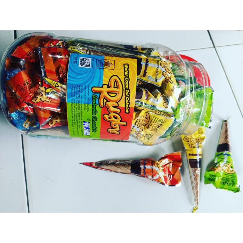 rugby wafer cone isi coklat bentuk eskriem, 1 toples isi 60 pcs