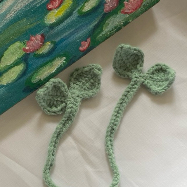 

LEAF BOOKMARK by fleur's crochet