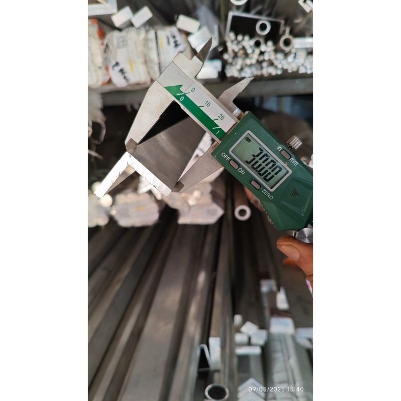 siku aluminium 30 mm x 30 mm tebal 5 mm / aluminium siku 30mm x 30mm x 5mm
