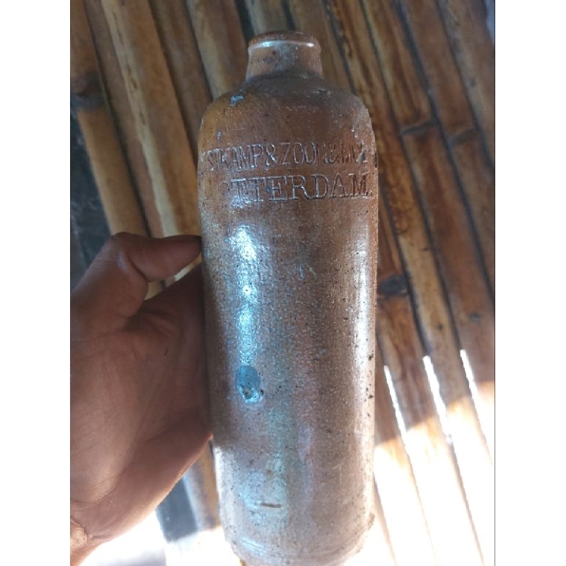 botol antik peningalan zaman belanda