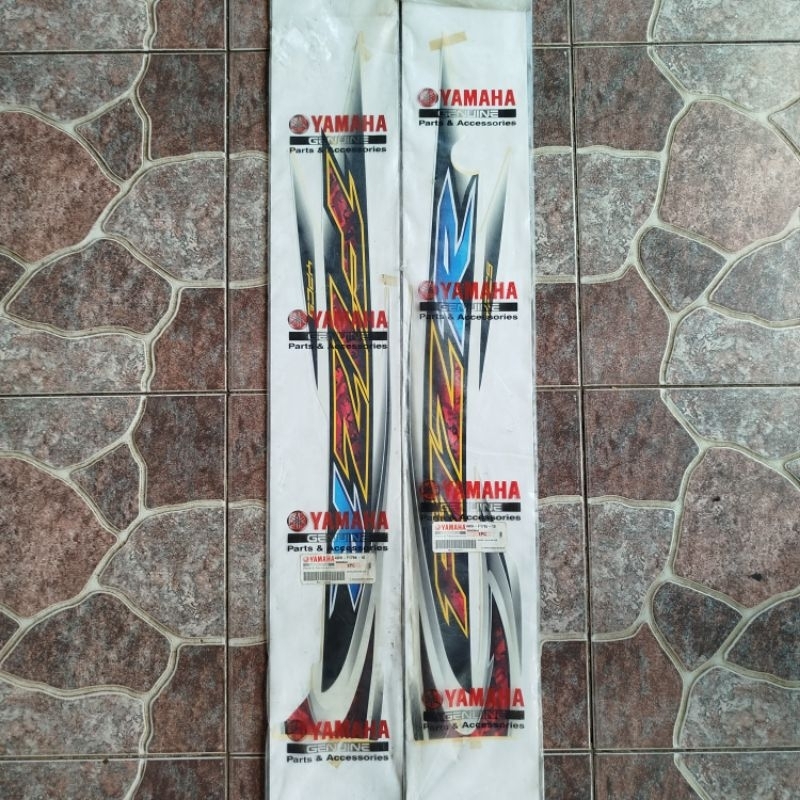 Stiker Striping Body Belakang Kanan Kiri FIZR F1ZR Hitam Putih 2005 Original YGP