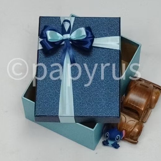

PAPYRUS Kombinasi 15x20 Tinggi 10cm Kotak Kado Gift Box Hadiah V3