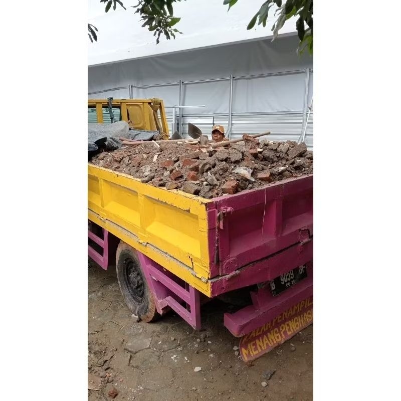 

Puing urug puing murni bangunan bongkaran muatan engkel
