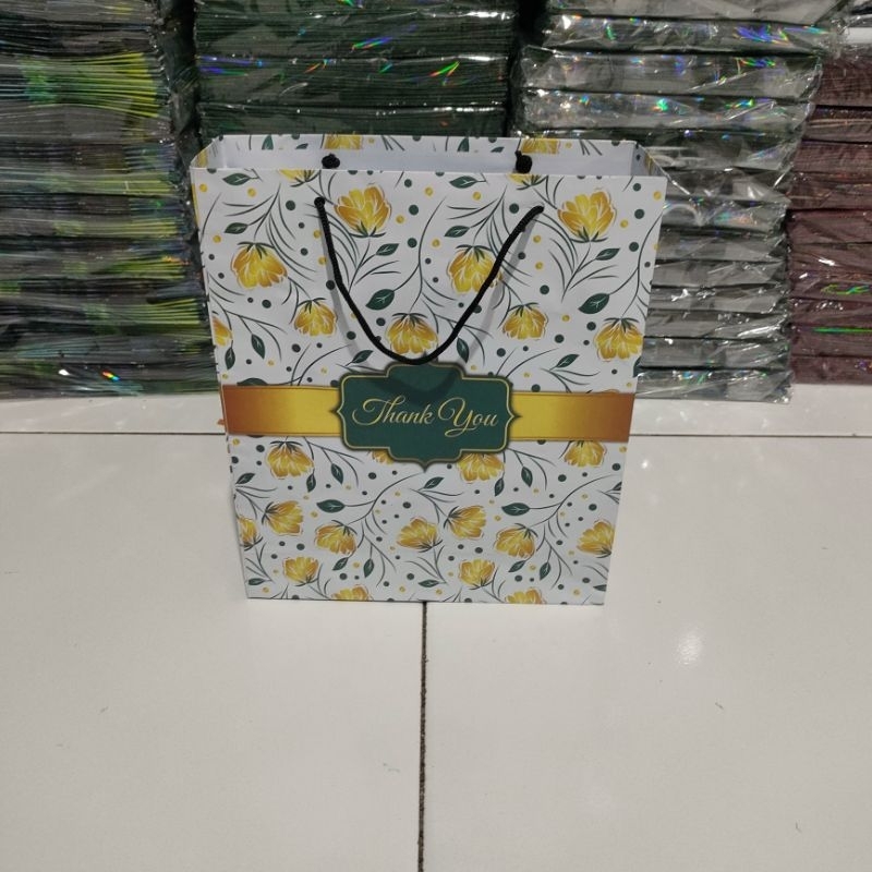 

iDk90 Paper Bag Kado Ulang Tahun Lusinan Isi 12 Pcs Ukuran 21725 Cm