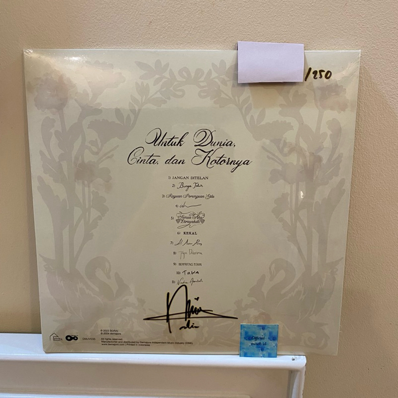 SIGNED BUNGA TIDUR PINK vinyl nadin amizah untuk dunia cinta dan kotornya bukan selamat ulang tahun