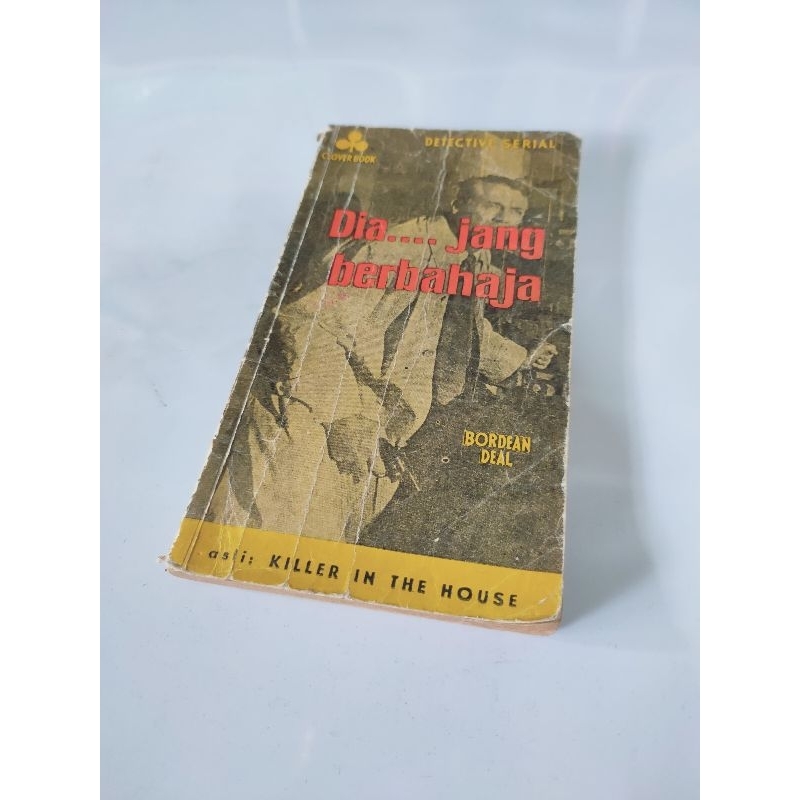 Buku antik novel lawas ejaan lama tahun 60an Dia Jang Berbahaja oleh Bordean Deal koleksi buku lawas